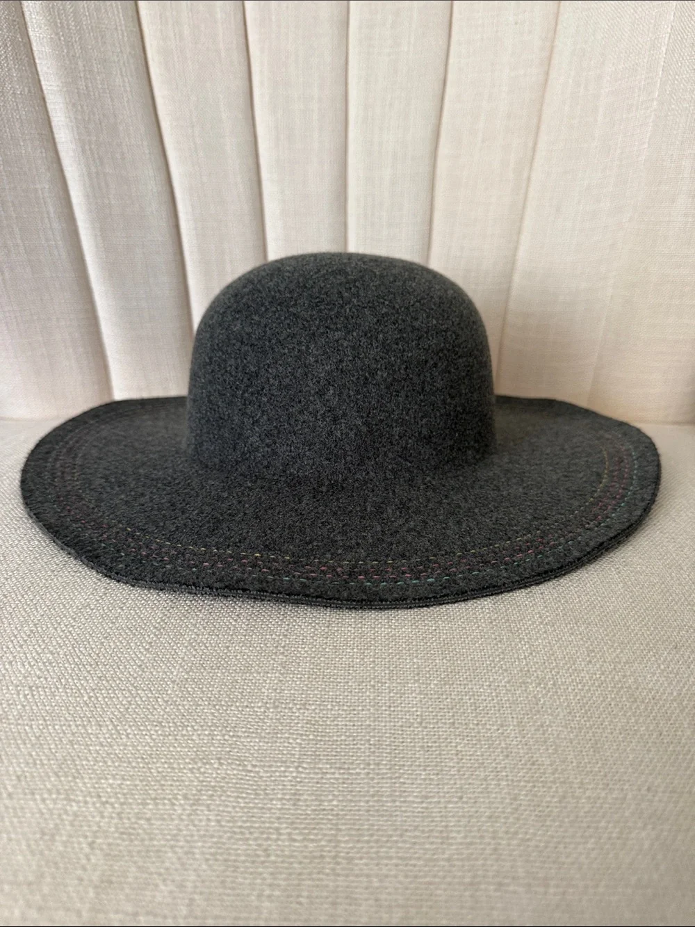 Toddler girl felted polyester dark GRAY wide brim hat rainbow stitching Target